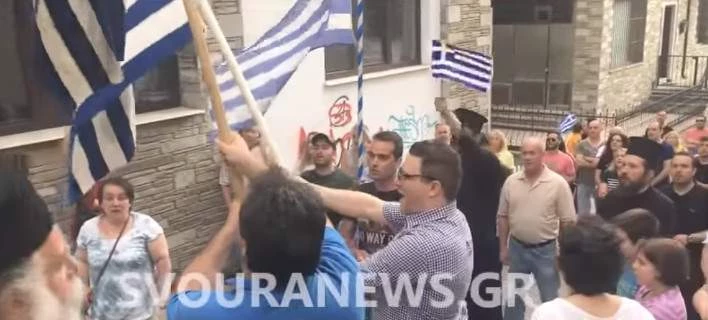 Καστοριά: Έρευνα Αρχιεπισκοπής για τη συμμετοχή ιερέων στη διαδήλωση έξω από τα γραφεία βουλευτή του ΣΥΡΙΖΑ